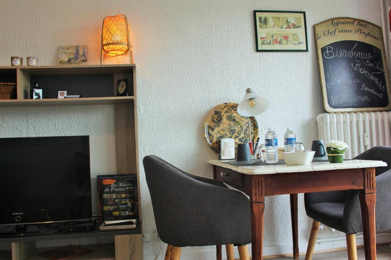 Le Clos Pichot - Studio Avec Balcon, Parking Prive - 5Mn Gare Chartres Eksteriør billede