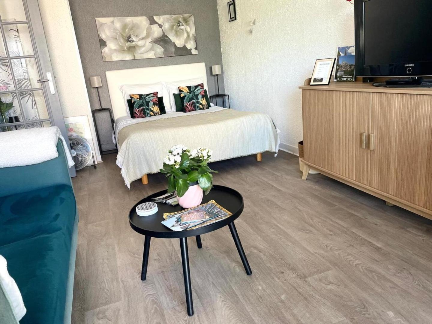 Le Clos Pichot - Studio Avec Balcon, Parking Prive - 5Mn Gare Chartres Eksteriør billede